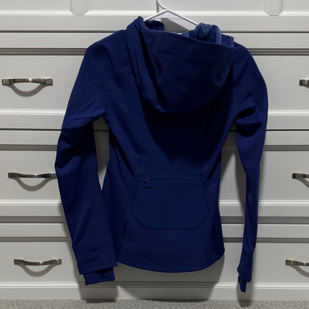 Lululemon Athletica Cross Chill Jacket Deep Blue. BRAND NEW. NEVER WORN! - Picture 3 of 4
